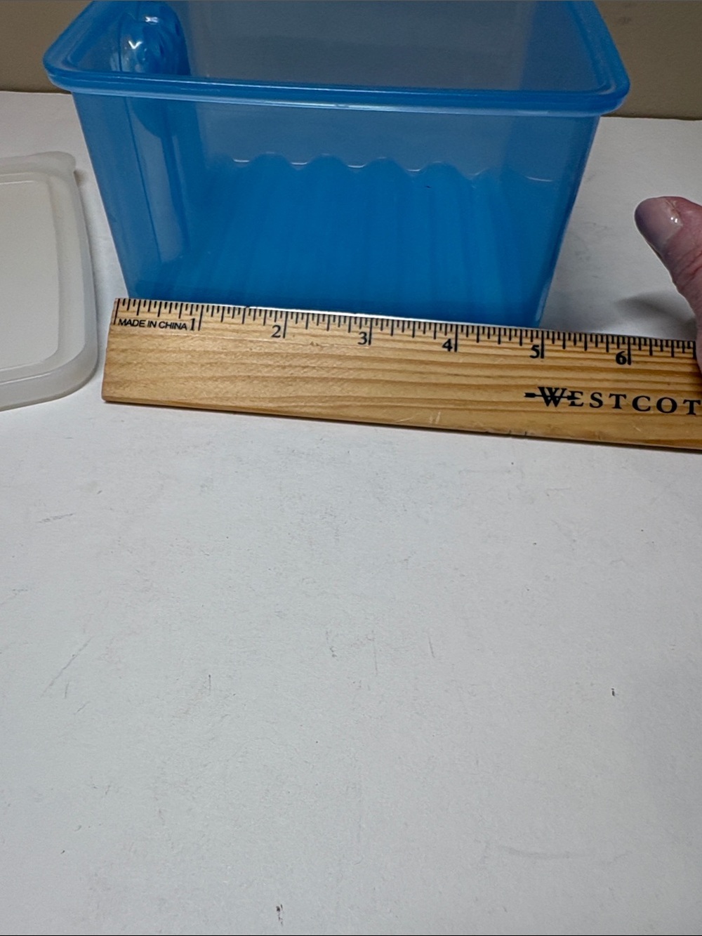 Tupperware Wave-Pattern FridgeSmart Vented Container with Lid - Picture 11 of 12